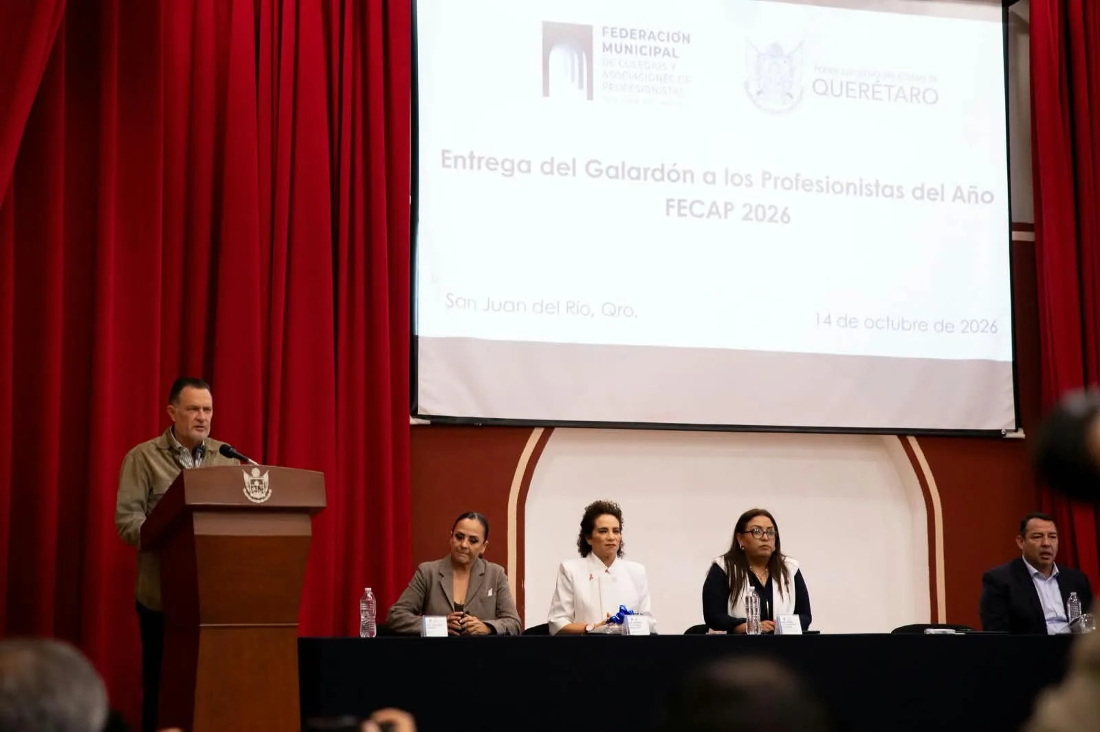 Reconoció Gobernador a las y los profesionistas sanjuanenses por su aportación en la vida política de sus region.