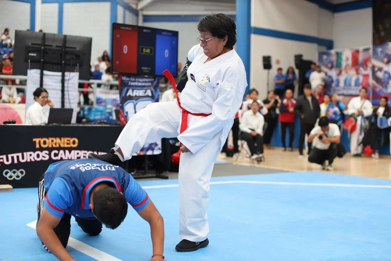 Inaugura Roberto Cabrera el Torneo Futuros Campeones en la Unidad Deportiva Maquío.