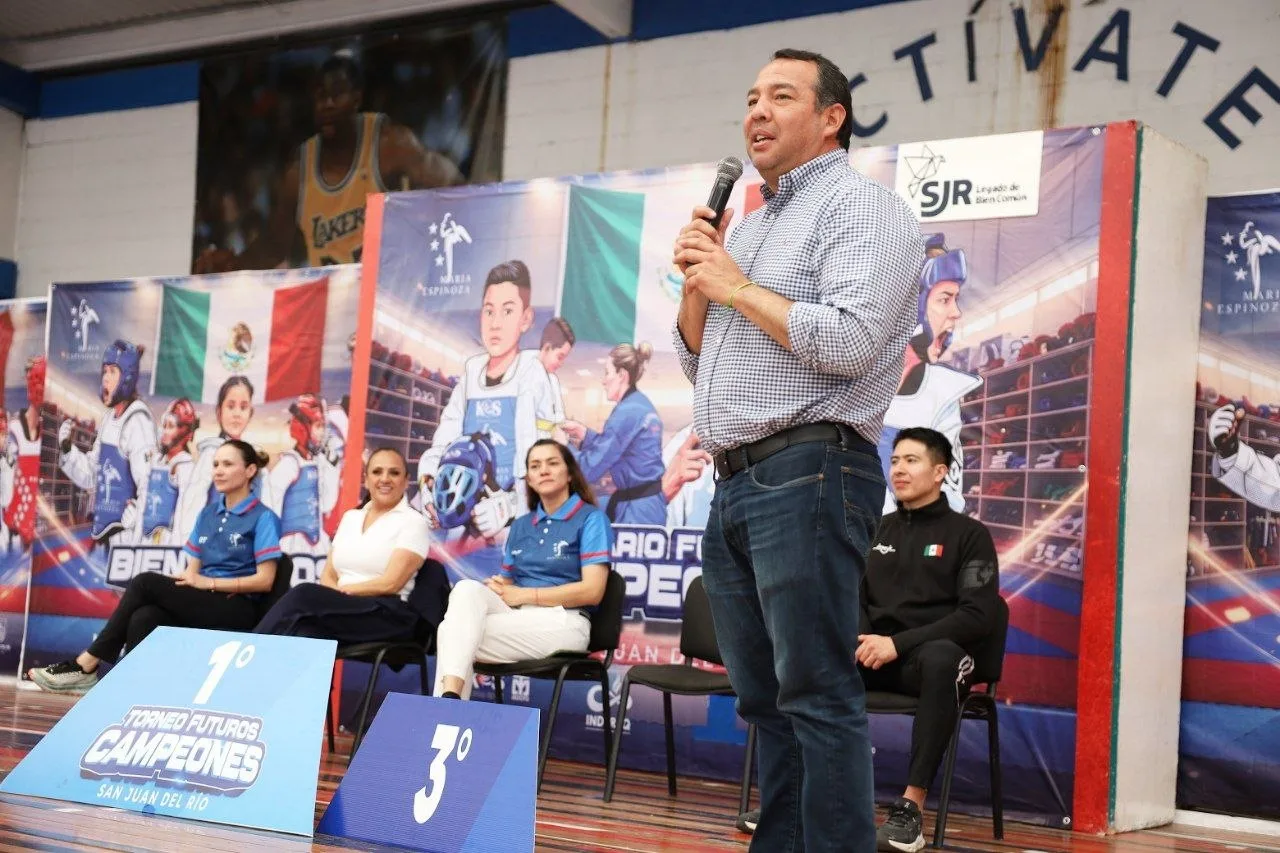 Inaugura Roberto Cabrera el Torneo Futuros Campeones en la Unidad Deportiva Maquío.