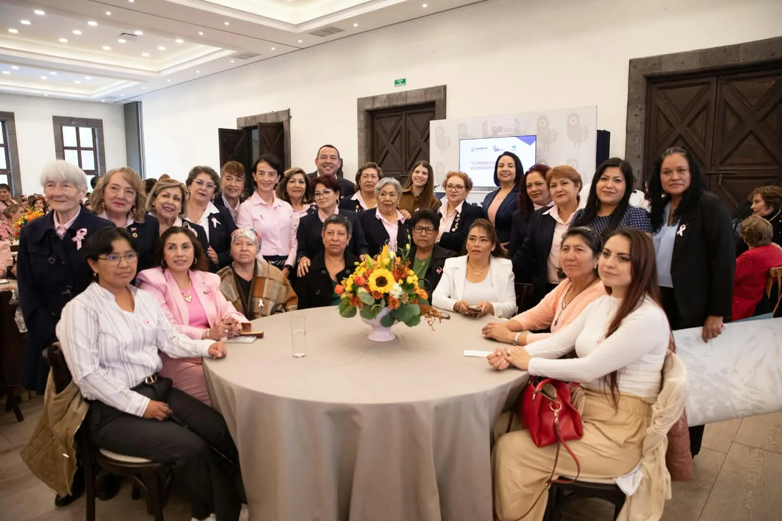 La detección oportuna del cáncer de mama es vital para superar la enfermedad: Roberto Cabrera.