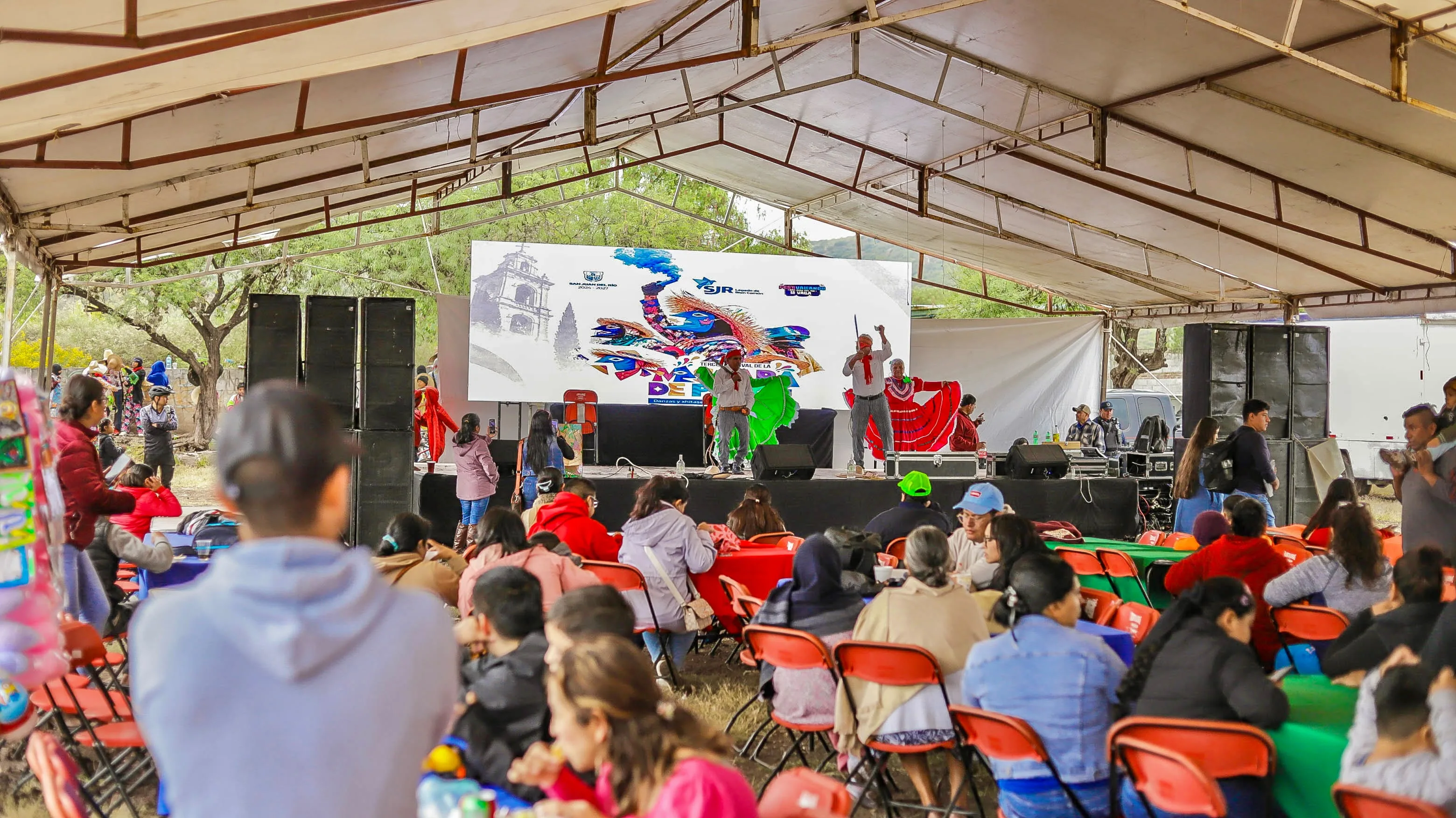 Éxito total con el Tercer “Festival de la Máscara de Palo, Danzas y Xhitases, Únicos y Diferentes”, en La Valla.