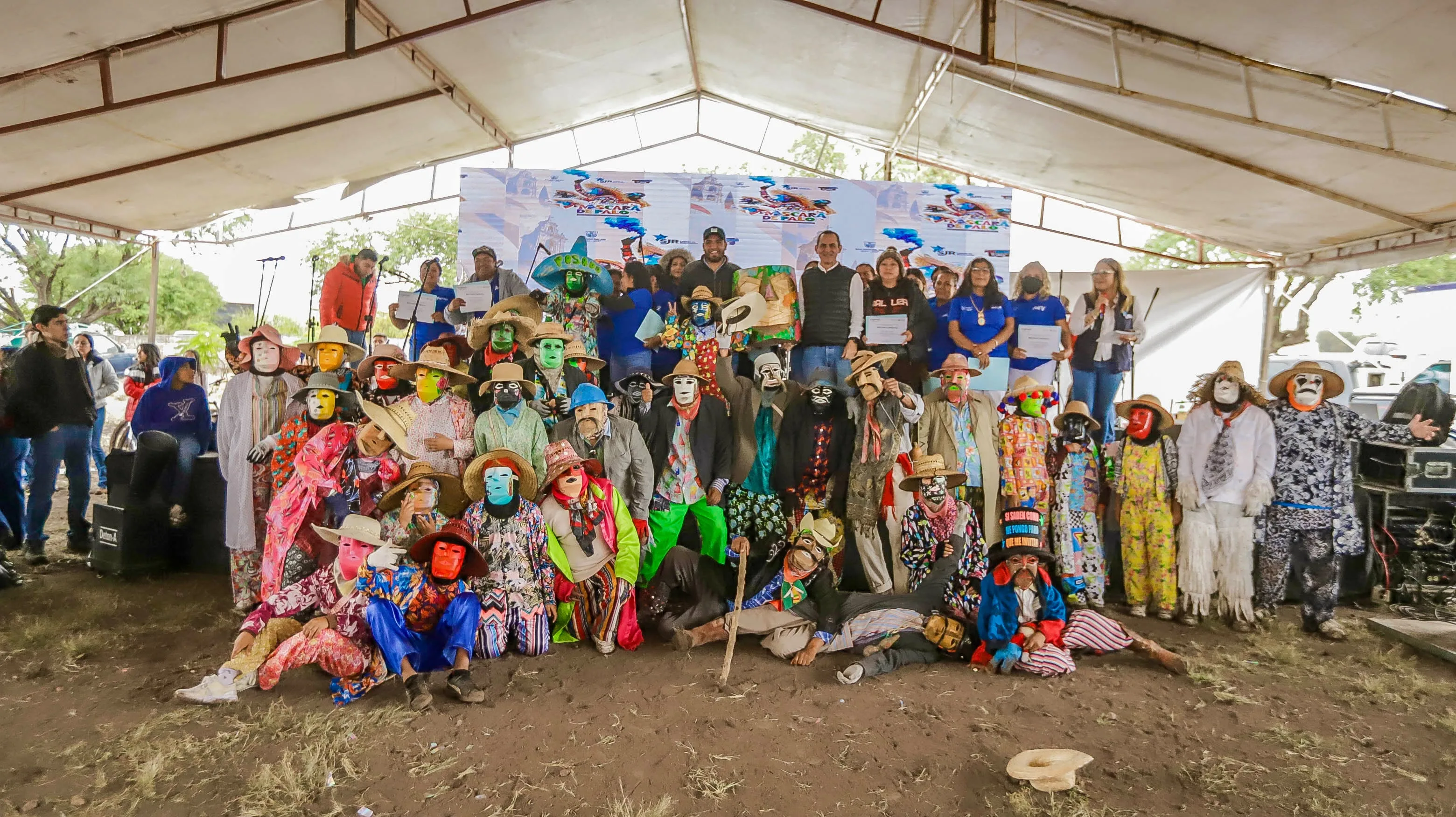 Éxito total con el Tercer “Festival de la Máscara de Palo, Danzas y Xhitases, Únicos y Diferentes”, en La Valla.
