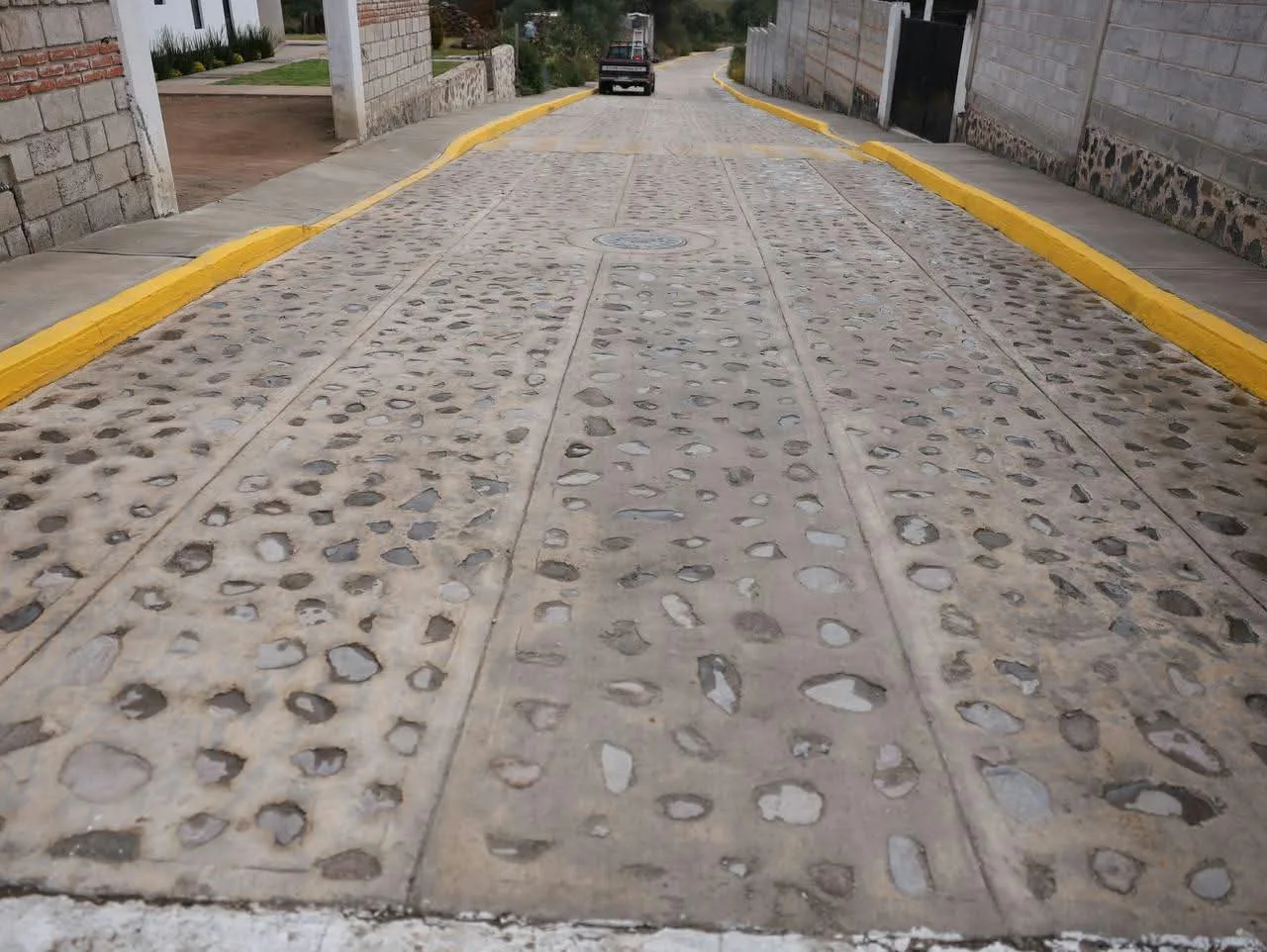 Entrega Roberto Cabrera la rehabilitación de calle Miguel Hidalgo en Santa Bárbara La Cueva con 5.3 mdp de inversión