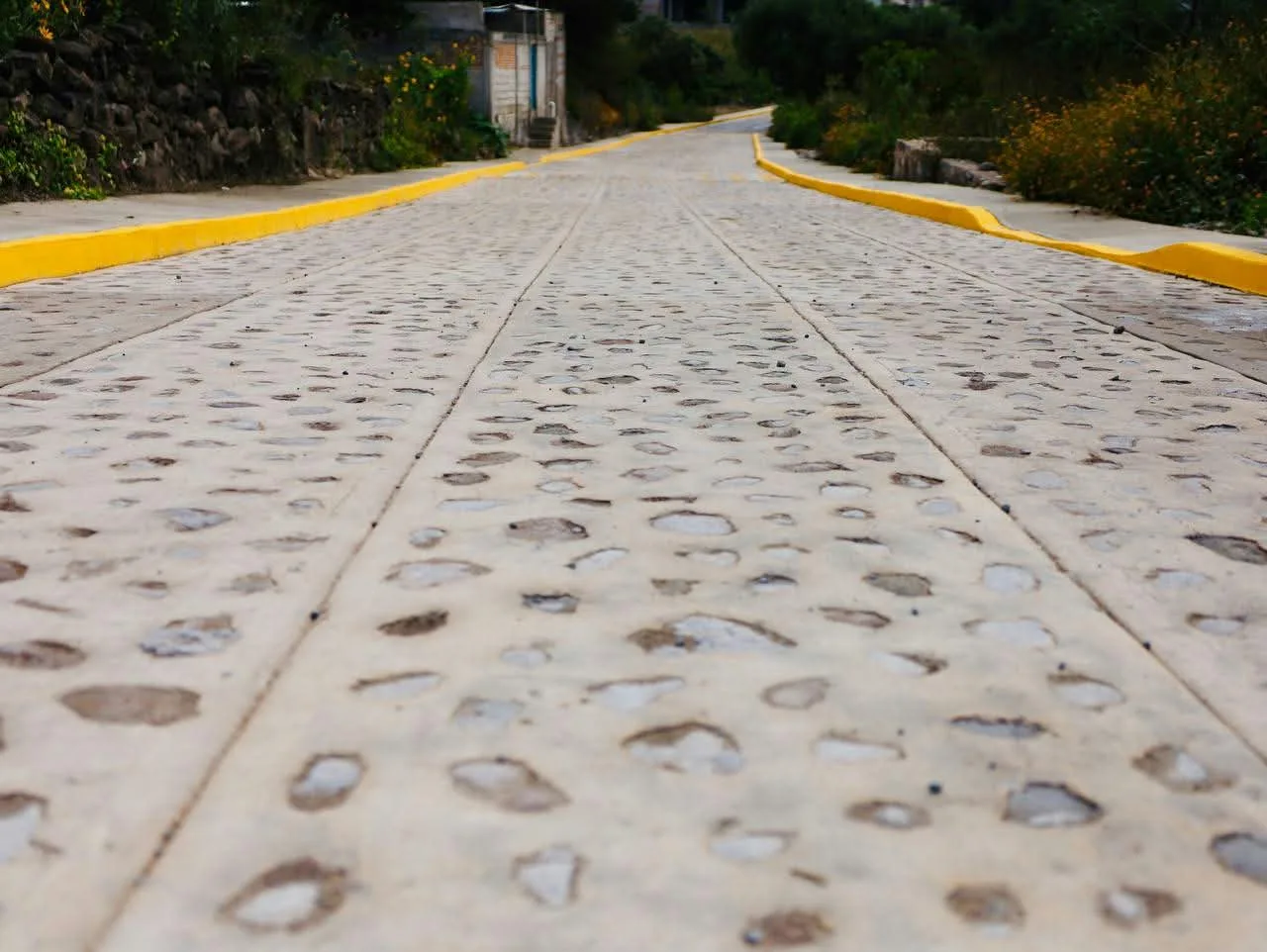 Entrega Roberto Cabrera la rehabilitación de calle Miguel Hidalgo en Santa Bárbara La Cueva con 5.3 mdp de inversión