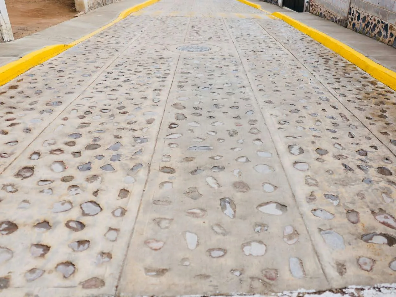 Entrega Roberto Cabrera la rehabilitación de calle Miguel Hidalgo en Santa Bárbara La Cueva con 5.3 mdp de inversión