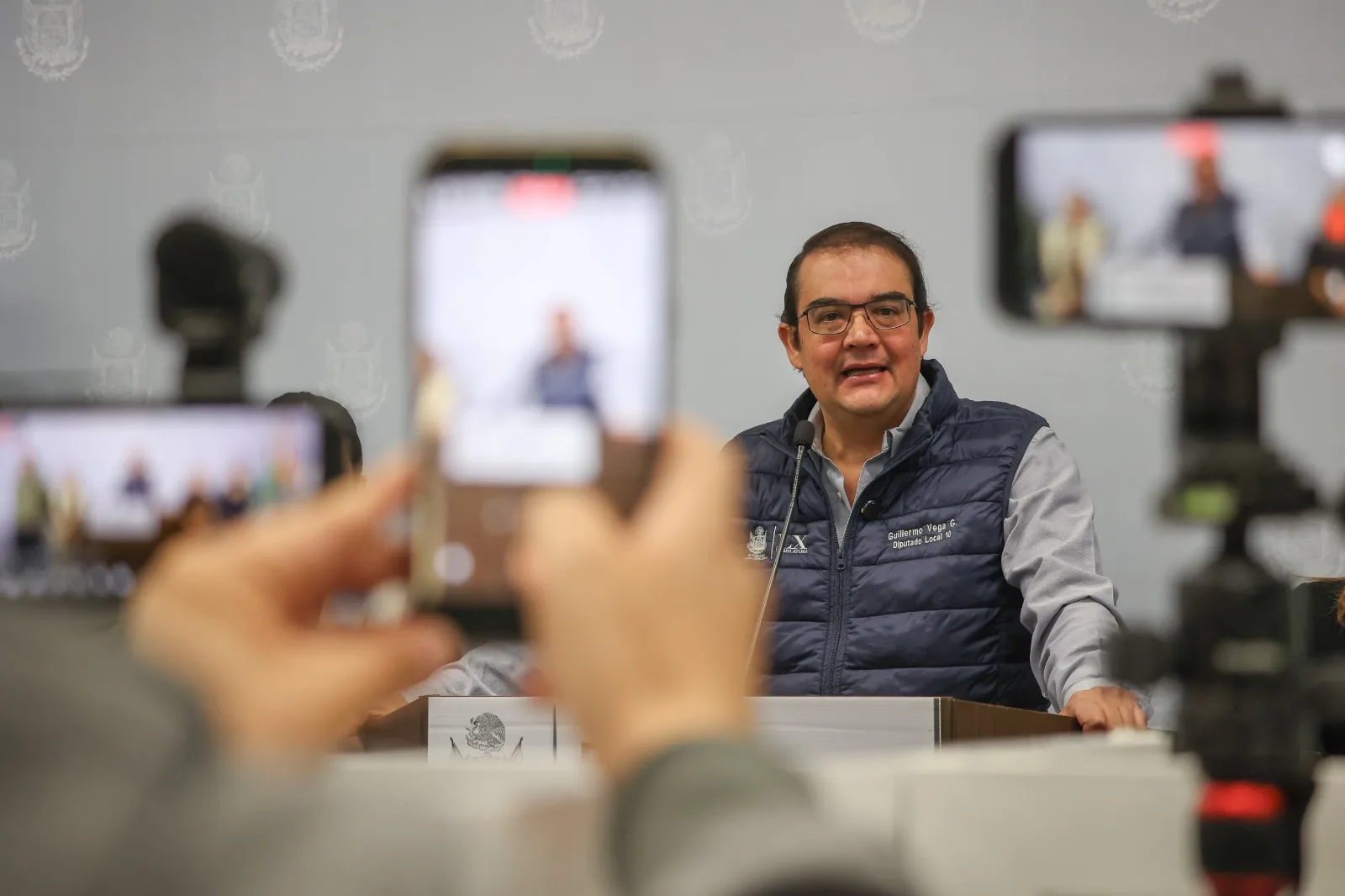 Memo Vega pide que el gobierno federal deje de ignorar a la UAQ; cuestionó a diputados de Morena.