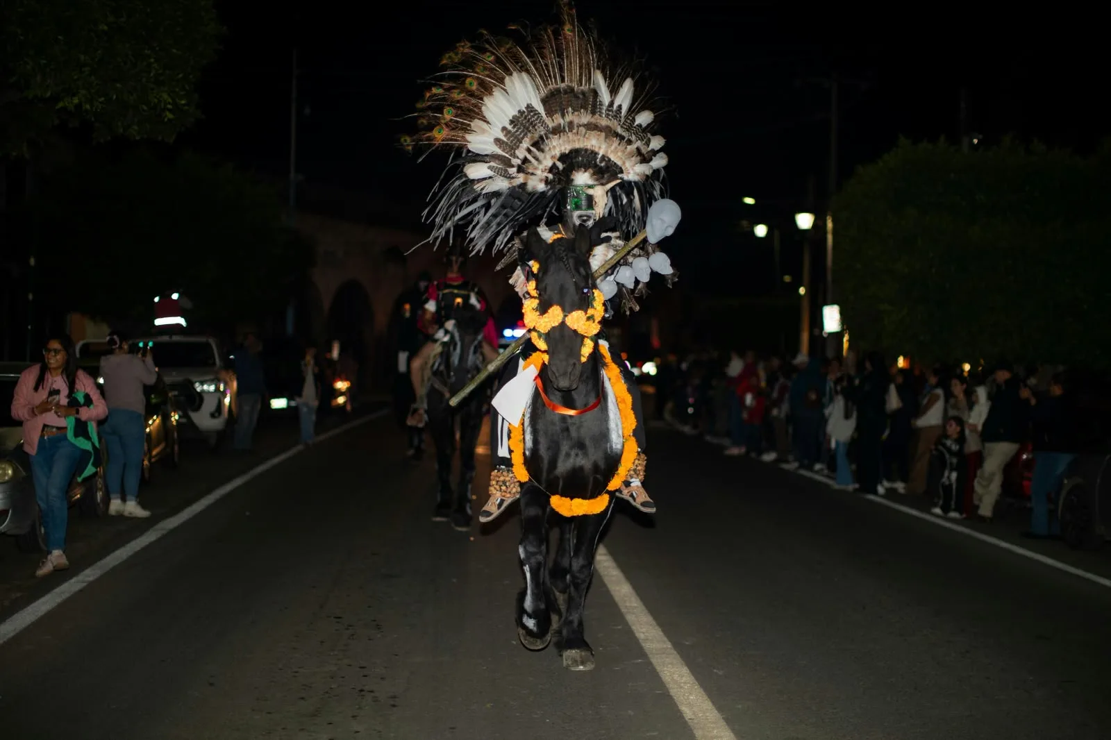 Cabalgata de los Muertos atrae a las familias sanjuanenses en el 20º Festival de Día de Muertos.