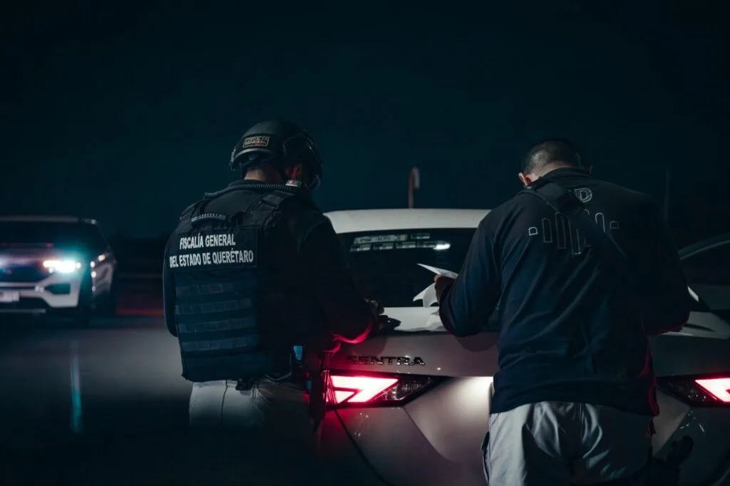 Fiscalía ejecuta 11 cateos en Querétaro SJR y Pinal de Amoles; 9 personas detenidas.