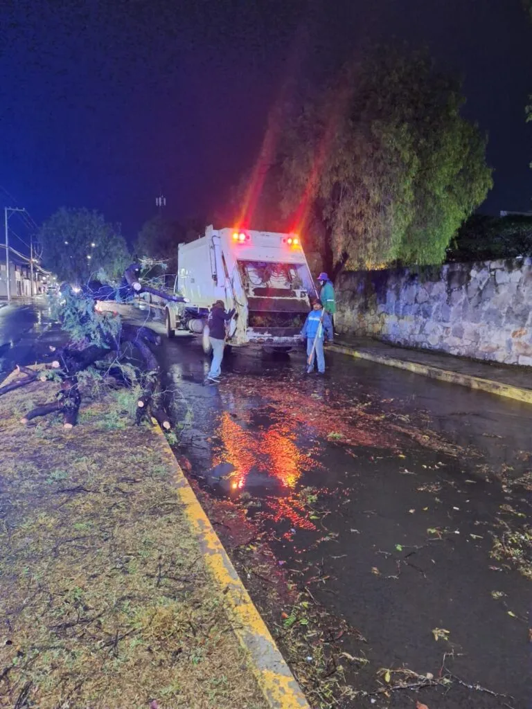 Gobierno Municipal de San Juan del Río atiende reportes derivados de la lluvia de este martes