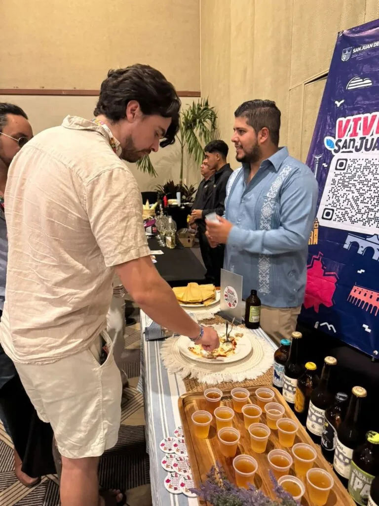 Llevan Chanclas y Cervezas Primus 524 al Tianguis Turístico Nacional 2026; en Acapulco.