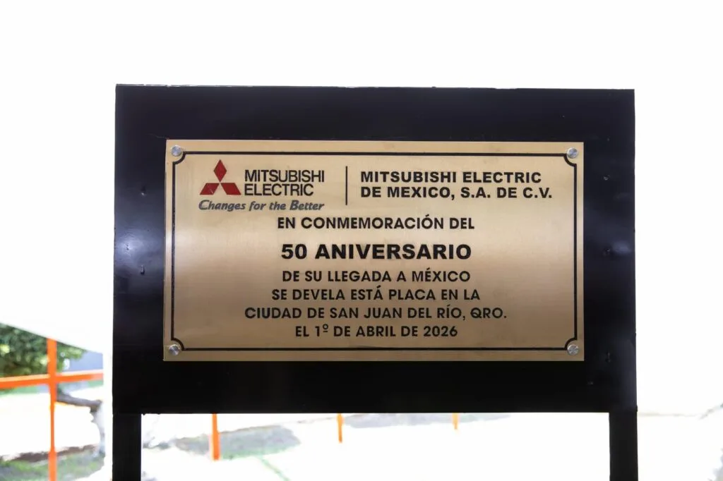La Secretaria del Trabajo Liliana San Martín y el Alcalde Roberto Cabrera; asistieron a la ceremonia por el 50 Aniversario de Mitsubishi Electric, en SJR