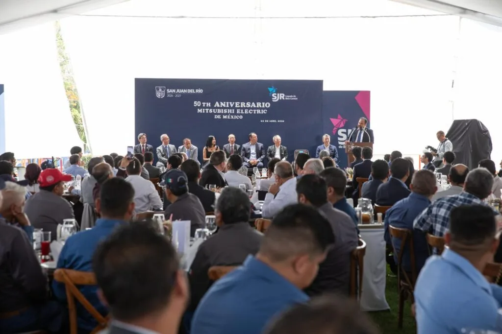 La Secretaria del Trabajo Liliana San Martín y el Alcalde Roberto Cabrera; asistieron a la ceremonia por el 50 Aniversario de Mitsubishi Electric, en SJR