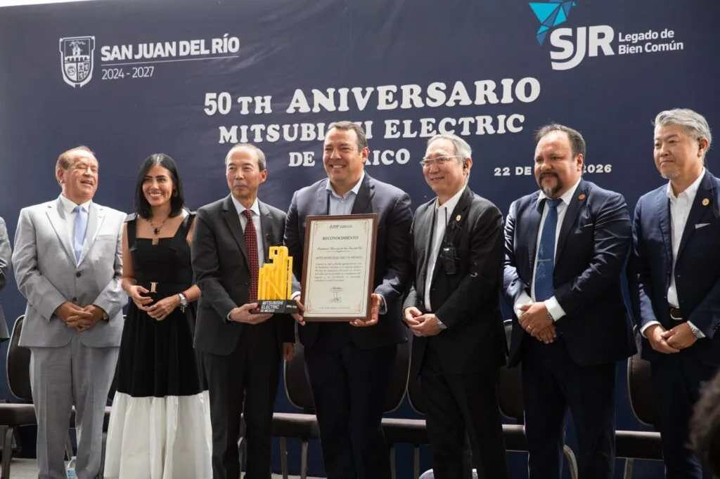 La Secretaria del Trabajo Liliana San Martín y el Alcalde Roberto Cabrera; asistieron a la ceremonia por el 50 Aniversario de Mitsubishi Electric, en SJR