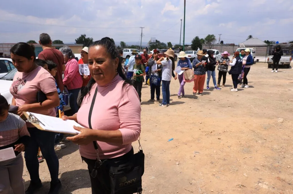 Por medio del trabajo en equipo, se ofrecen más y mejores resultados: Roberto Cabrera.