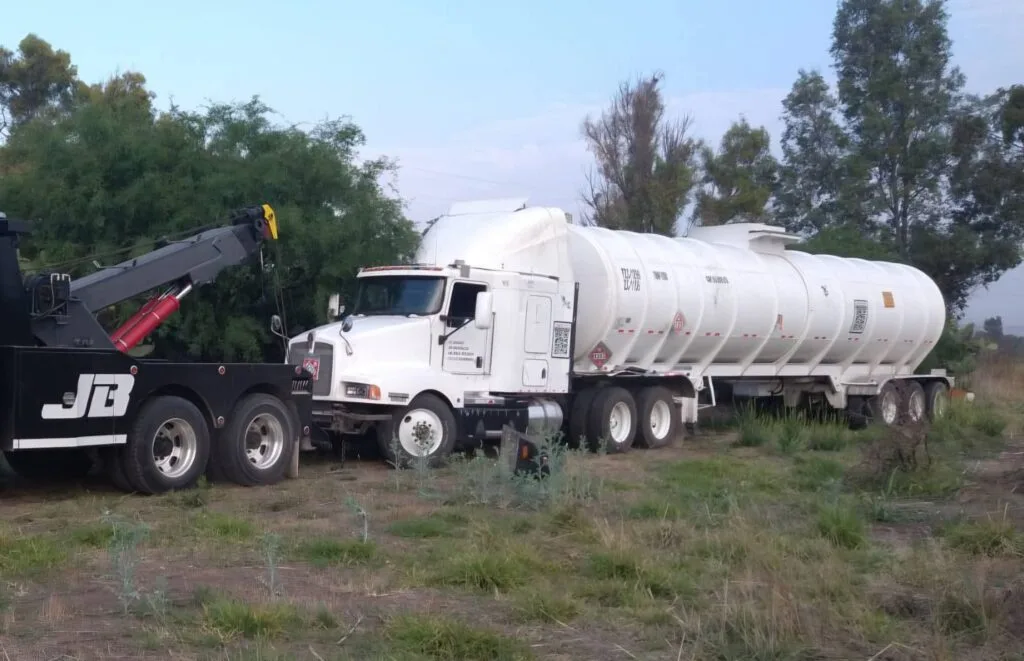 Sistema de Videovigilancia de la SSPM-SJR permite ubicar y asegurar Tráiler Huachicolero.