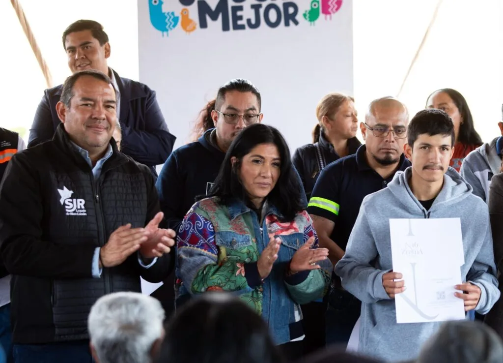 Roberto Cabrera encabeza la firma de más de 140 escrituras del Programa “Con Tu Regularización Un Mejor San Juan”.