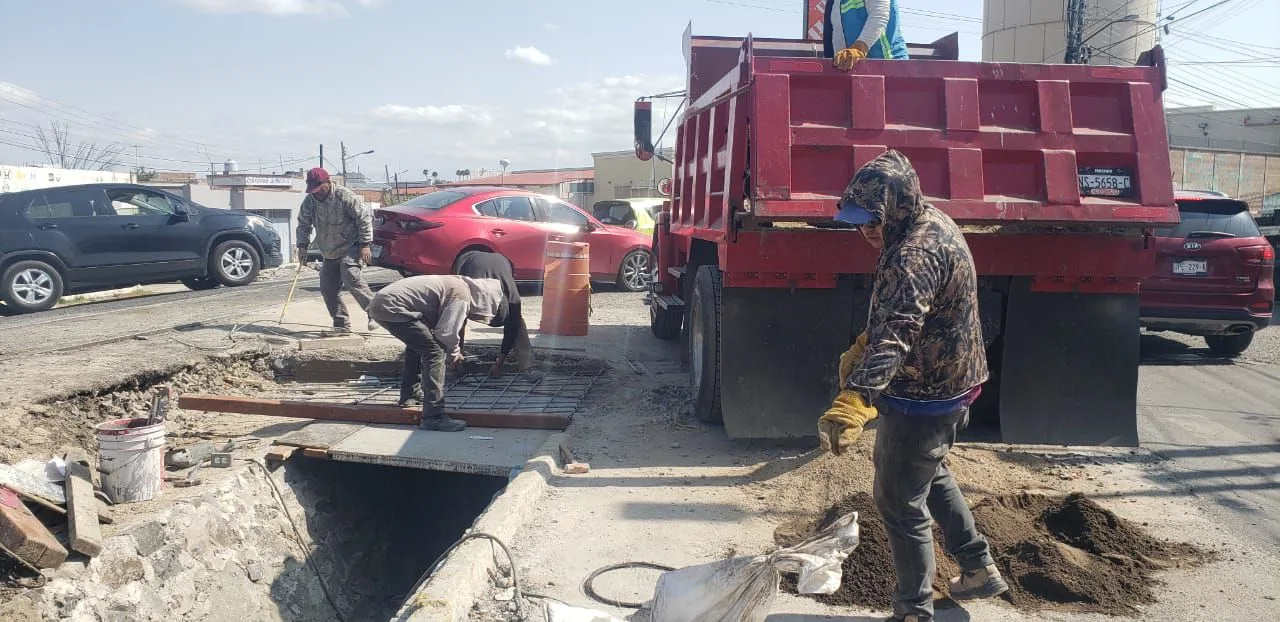 Servicios Públicos realiza limpieza, desazolve y deshierbe en drenes de SJR