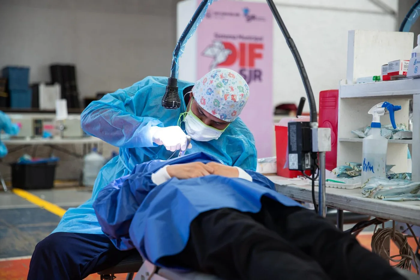 Gina Sánchez y Roberto Cabrera visitan brigada de salud dental en el Anexo al CECUCO