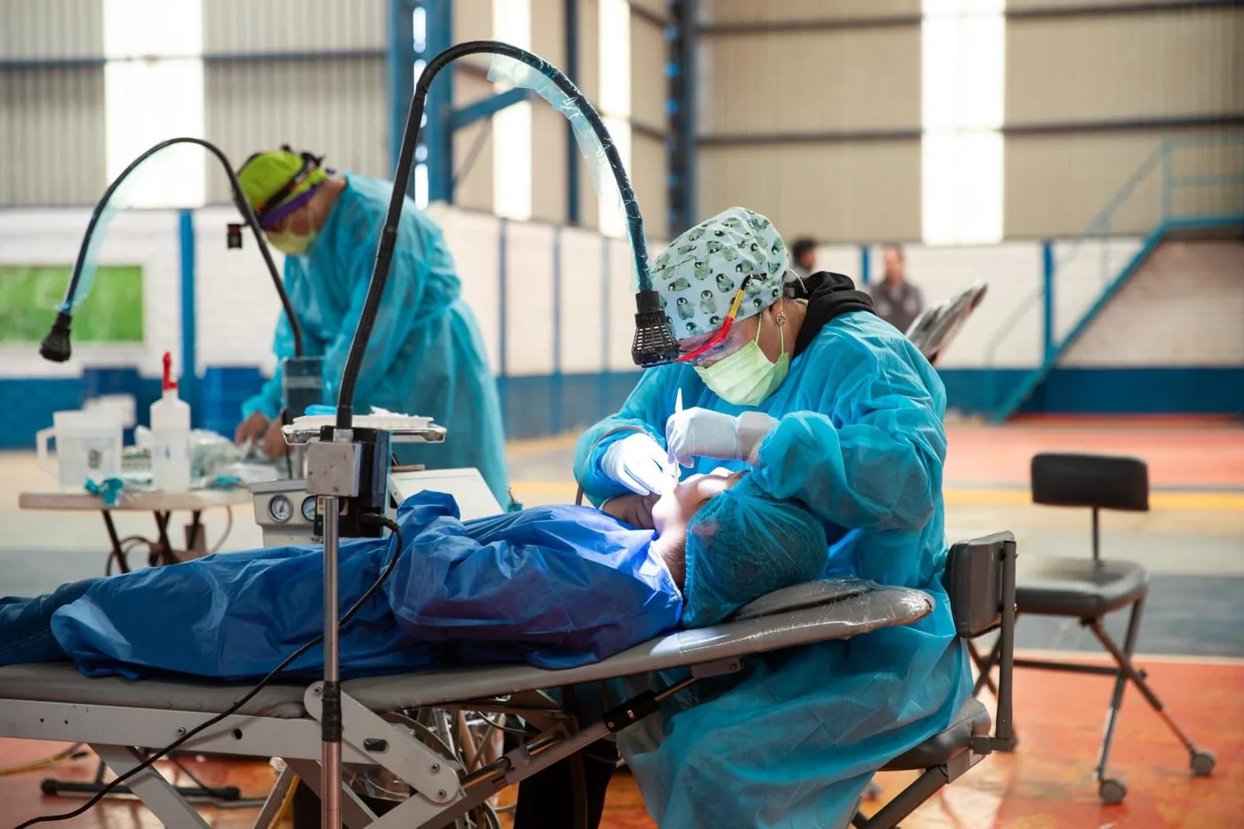 Gina Sánchez y Roberto Cabrera visitan brigada de salud dental en el Anexo al CECUCO