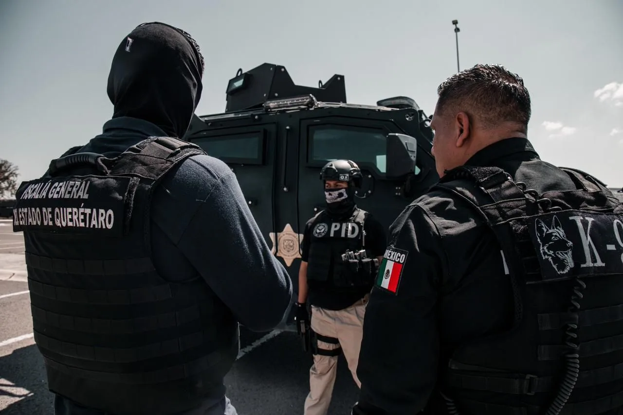 Cateos en la Capital Queretana dejan 4 detenidos; se aseguran narcóticos y documentos.