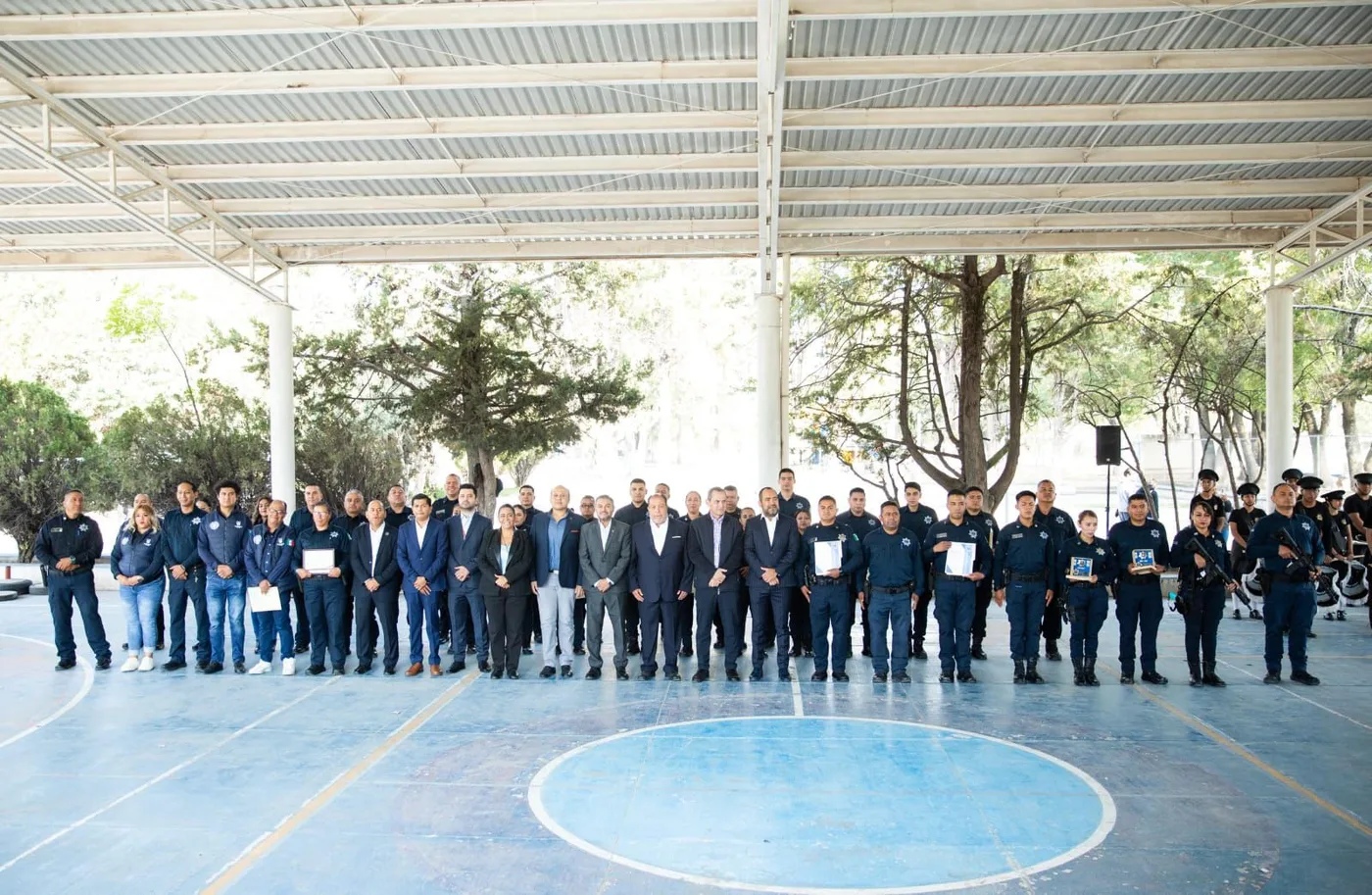 Entregan insignias, reconocimientos y equipo al personal de la Secretaría de Seguridad Pública Municipal