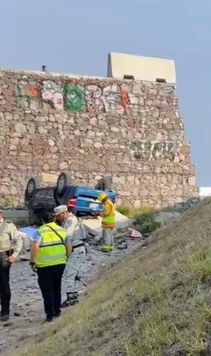 Trágico accidente en la Mex-Qro; vehiculo cayó de rampa de frenado, en SJR. Una mujer lamentablemente perdió la vida.