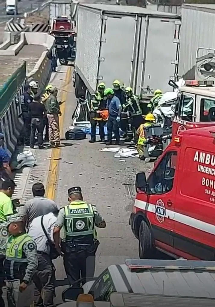 Persona pierde la vida en la Mex-Qro; tras fuerte accidente.