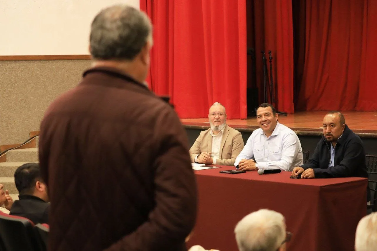Asiste Roberto Cabrera a la reunión de Cronistas Municipales del Estado de Querétaro.