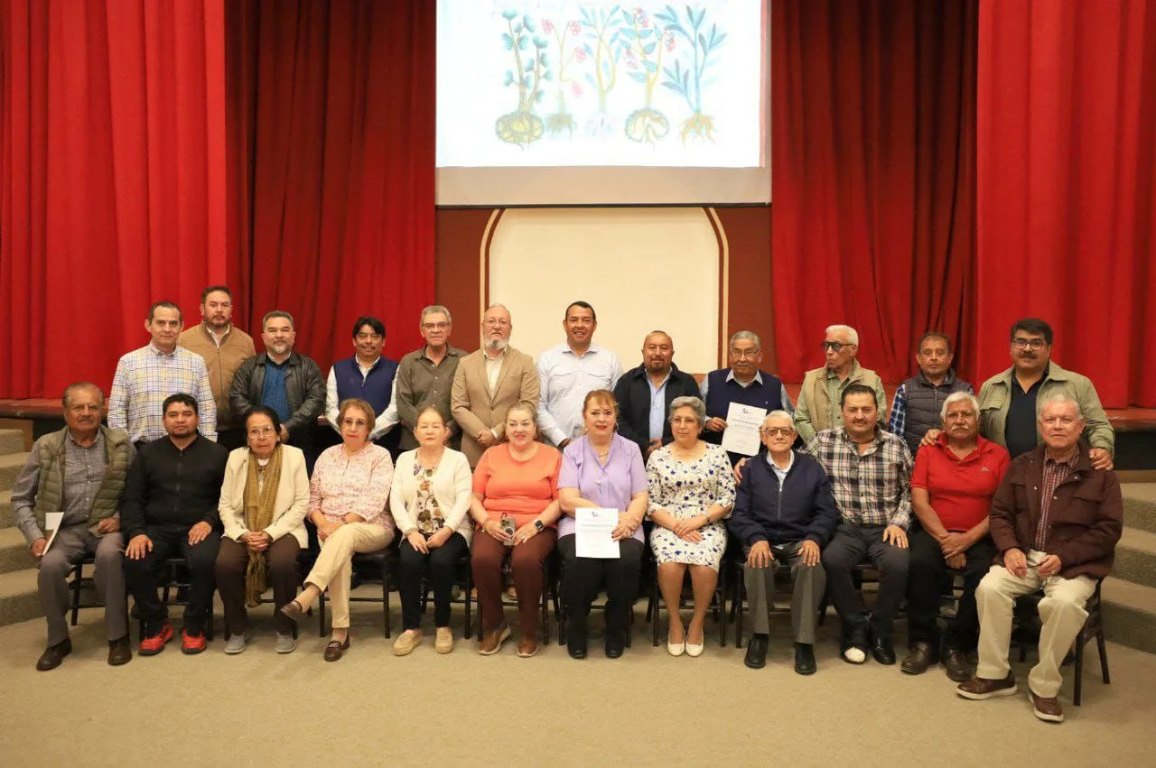 Asiste Roberto Cabrera a la reunión de Cronistas Municipales del Estado de Querétaro.