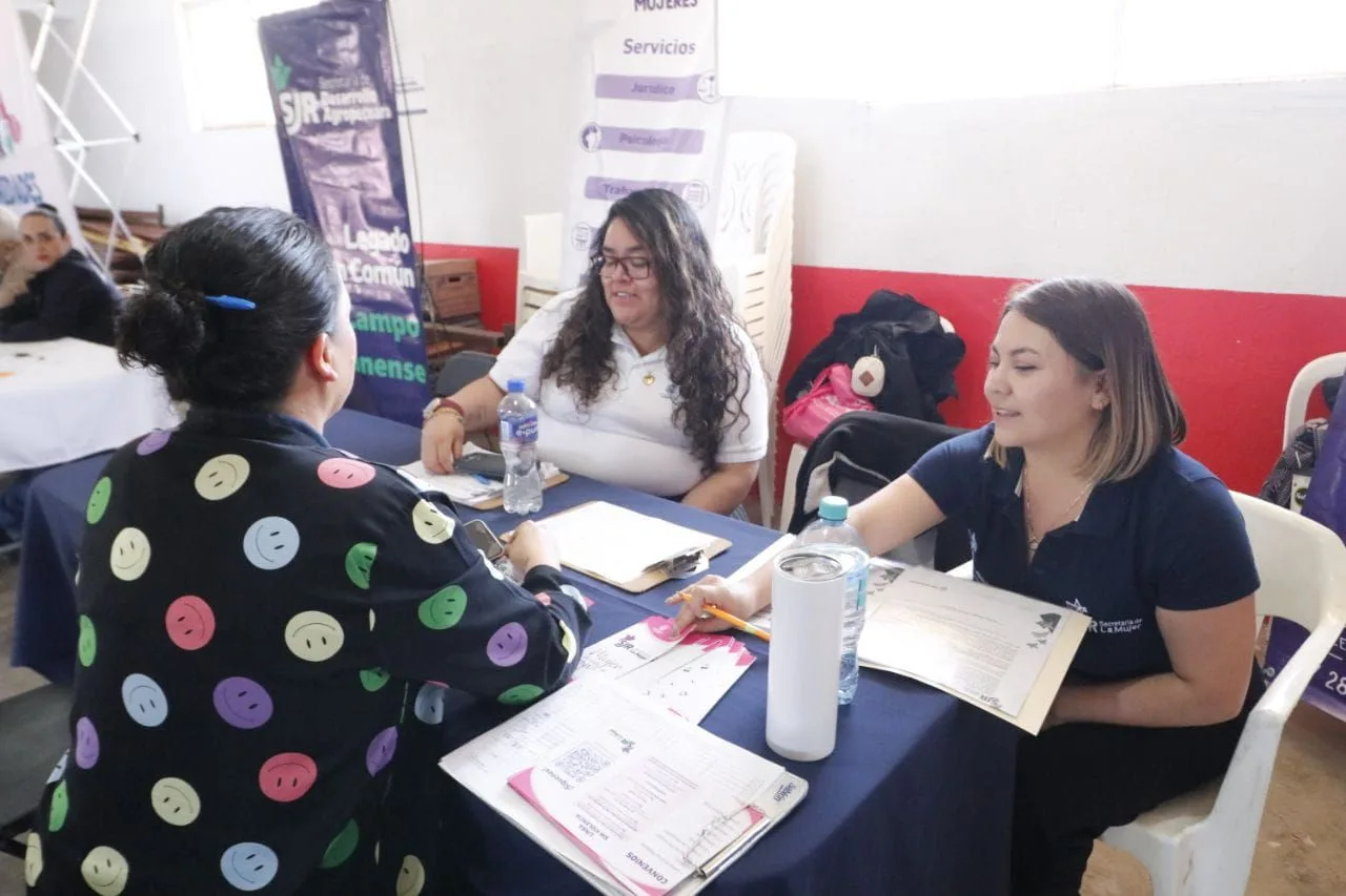 Programa “Miércoles en Puerta de Alegrías” ofrece 170 atenciones en mesas de trabajo.
