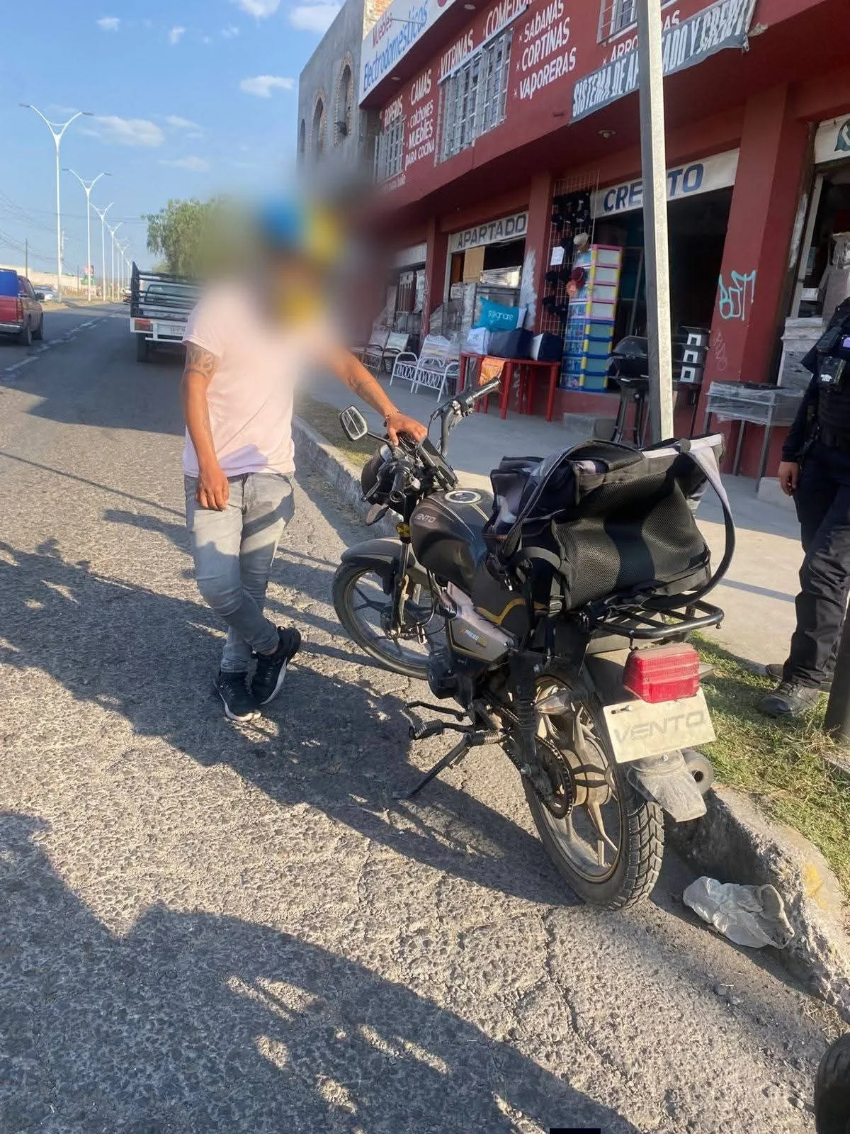 Operativo de Seguridad Pública en SJR; deja 6 motocicletas remitidas al corralón y 1 persona detenida.