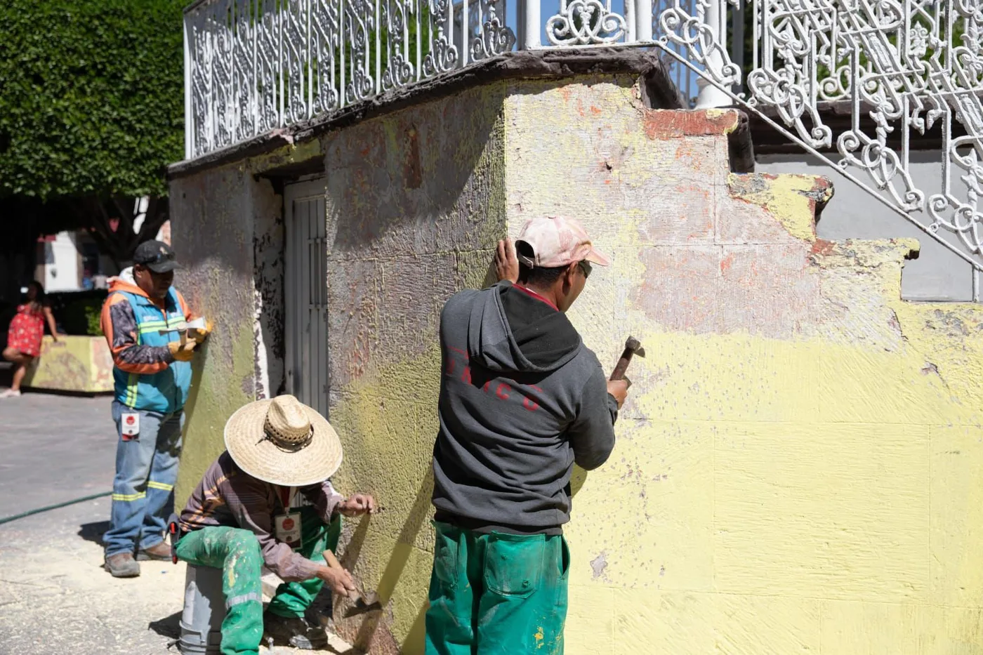 Roberto Cabrera supervisa rehabilitación de la Tota Carbajal y mejora de la imagen del Jardín Fundadores y Parque Las Garzas