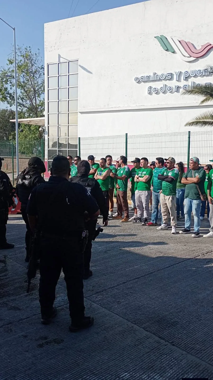 Elementos Policiales de SJR y de la POES; entrevistaron a 156 personas que asistieron al estadio Corregidora.