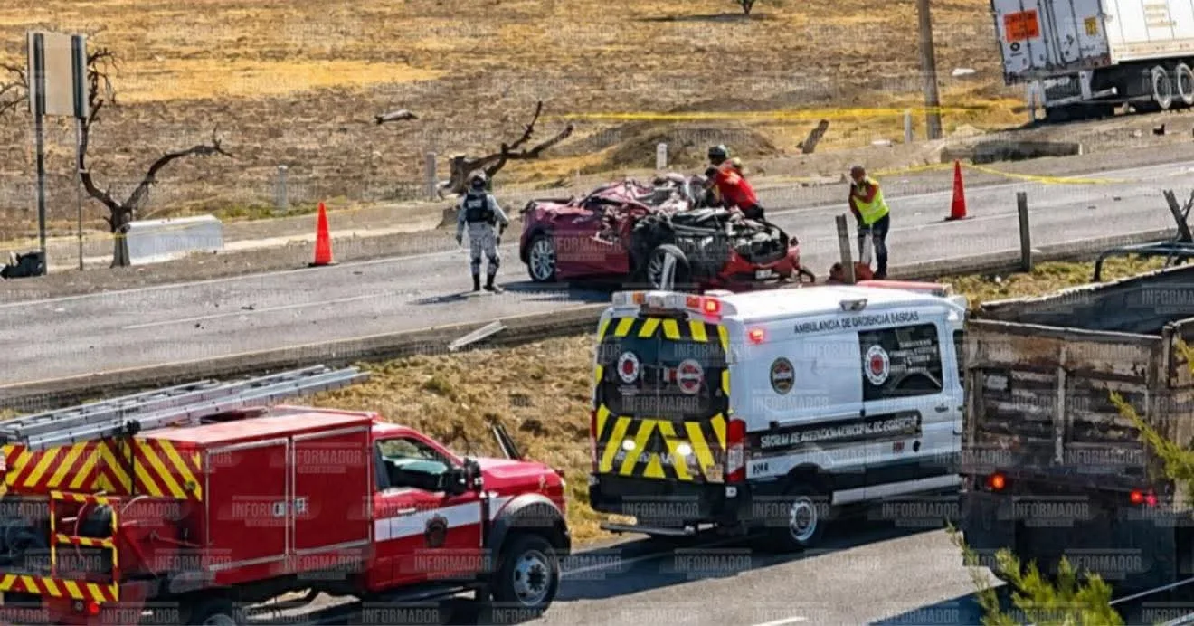 Irresponsable conductor invade carril y provoca la muerte de 3 personas; en la autopista Salamanca – Querétaro.