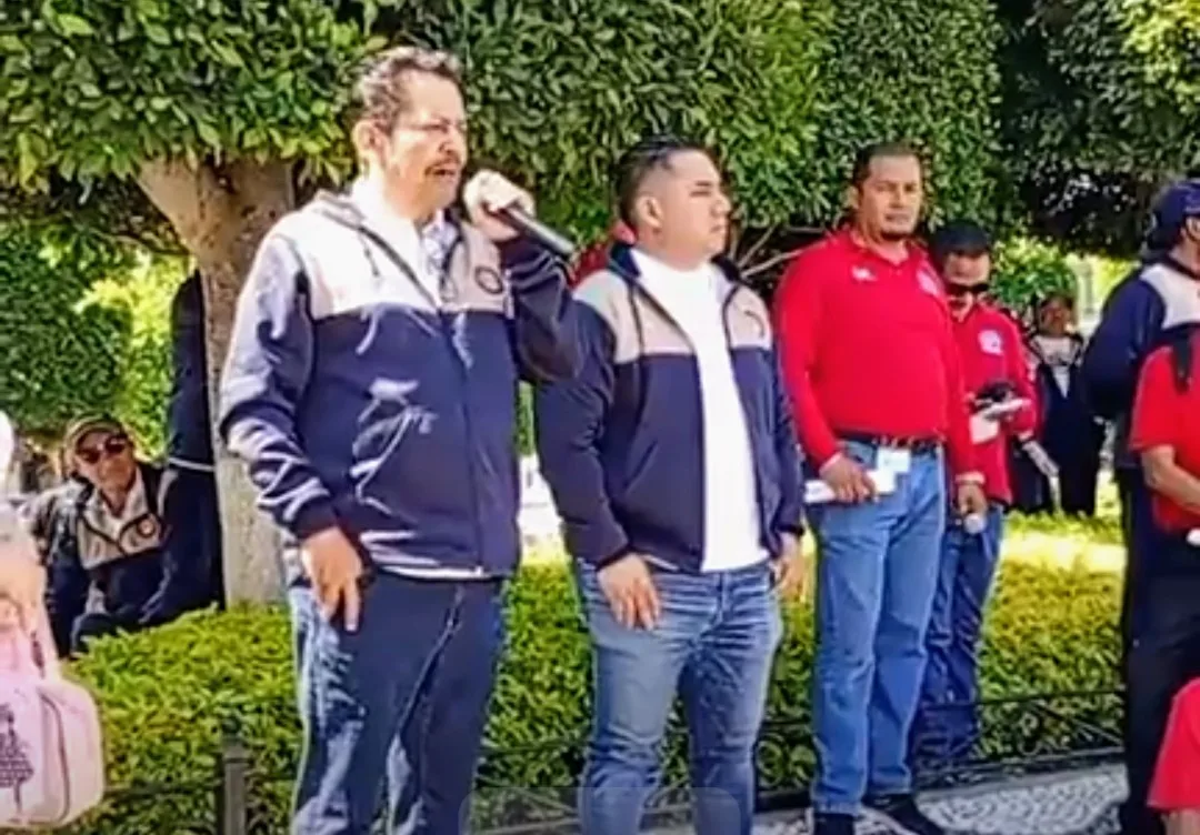 Líder sindical acusa a funcionario municipal de SJR de ganar más que el Gobernador de Querétaro; y de tener a familiares en la nómina.