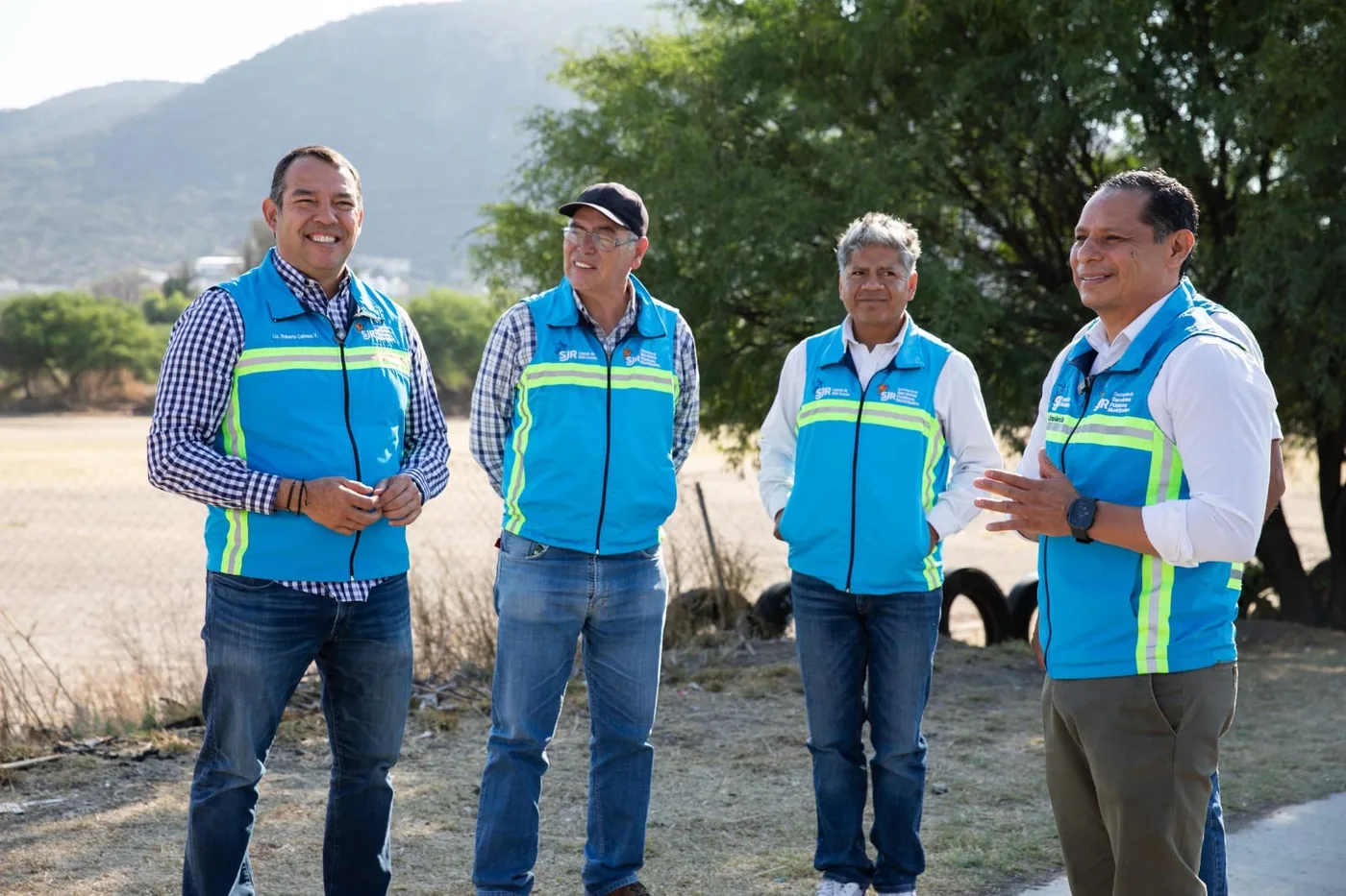 Roberto Cabrera supervisa trabajos de barrido y limpieza en Loma Alta y Avenida Universidad