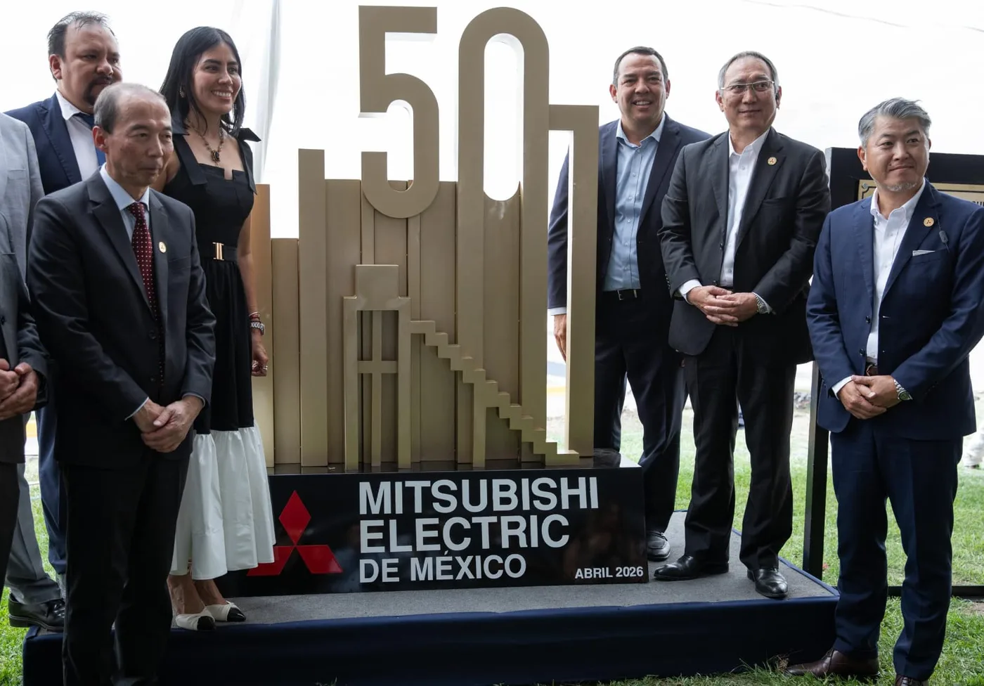 La Secretaria del Trabajo Liliana San Martín y el Alcalde Roberto Cabrera; asistieron a la ceremonia por el 50 Aniversario de Mitsubishi Electric, en SJR