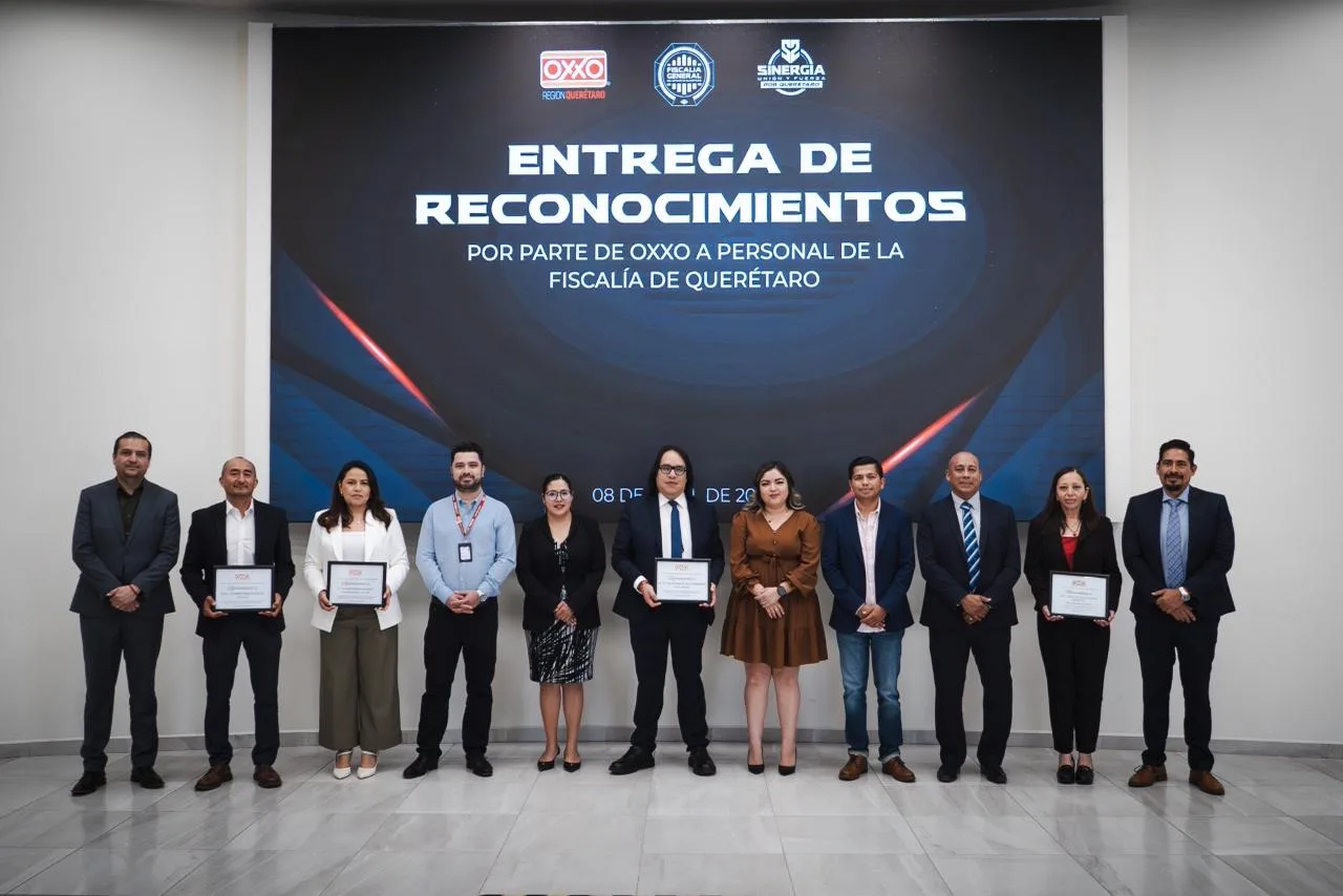 OXXO reconoce labor de personal de la Fiscalía de Querétaro; por apoyo durante investigaciones a robos a sus establecimientos.