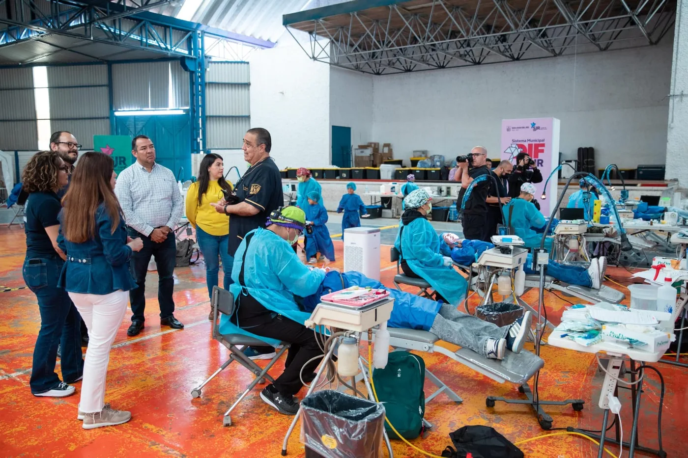Gina Sánchez y Roberto Cabrera visitan brigada de salud dental en el Anexo al CECUCO
