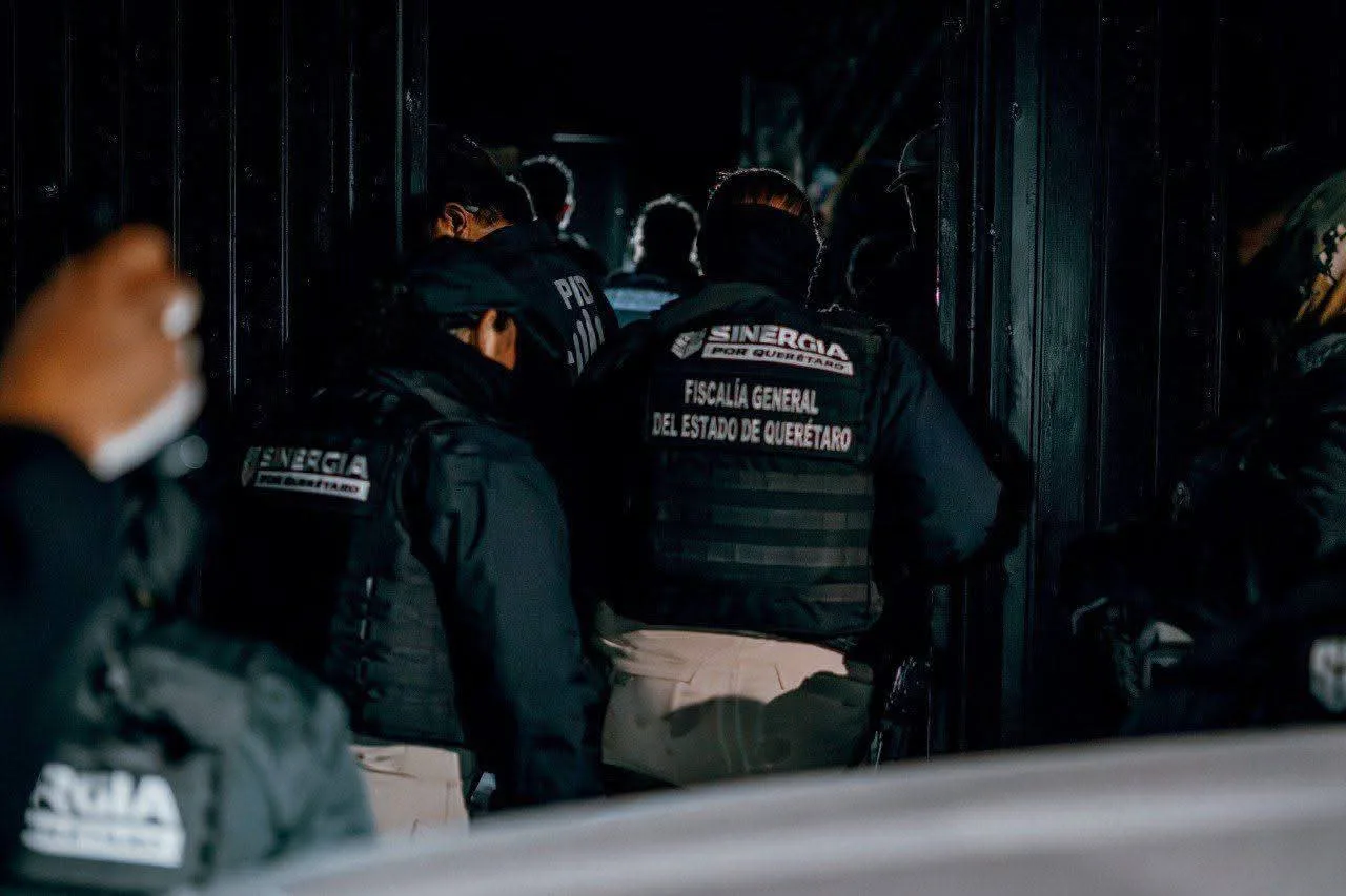 Perdieron la vida; al salir corriendo de un bar y caer a un barranco; ocurrió en la Capital Queretana.