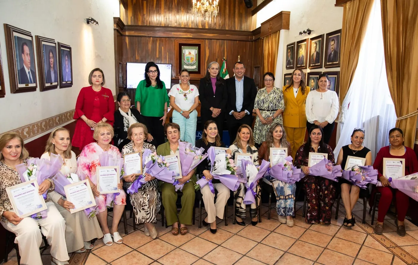 Entregó Roberto Cabrera 11 reconocimientos “Mujer que Inspira” a sanjuanenses destacadas.
