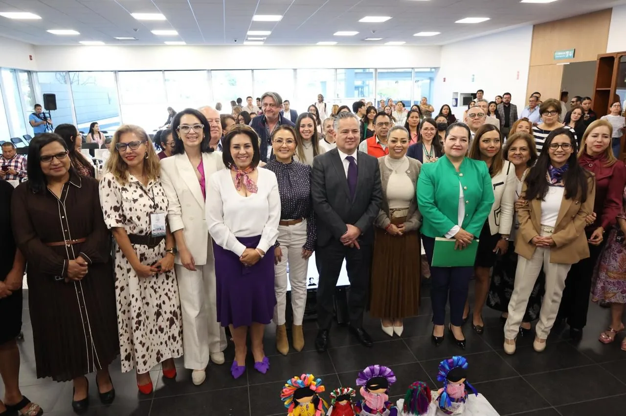 Santiago Nieto participa en Conversatorio con Diputadas de la  Legislatura Local.