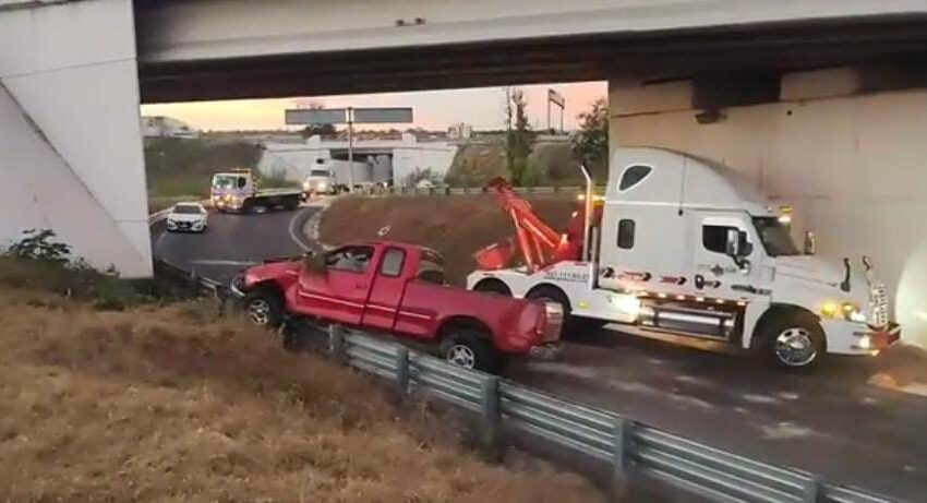  Conductor pierde la vida en la Méx-Qro; desviación a Tequisquiapan quedó cerrada por varias horas.