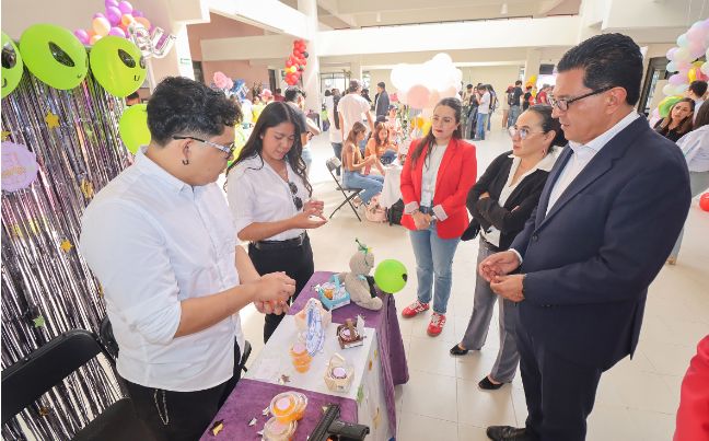 Estudiantes de la UTSJR crean Expo Marketeando.