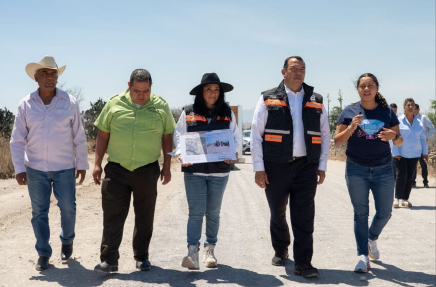  Entrega Roberto Cabrera camino San Sebastián Norte – Santa Bárbara La Cueva con una inversión de 3.8 mdp.