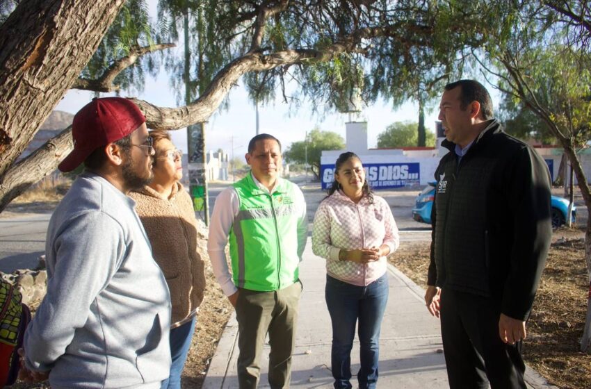  Roberto Cabrera supervisa labores de limpieza en Valle Dorado.