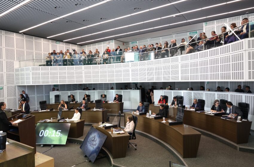  Entregan Cuarto Informe de Gobierno de Gobernador Kuri; en la LXI Legislatura.