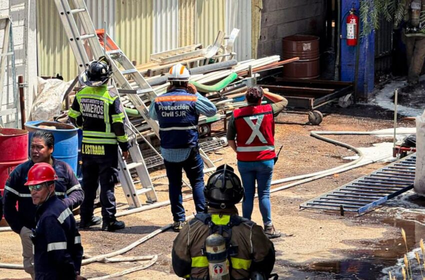  Bomberos y Protección Civil de SJR ayudan a sofocar incendio en Industria.