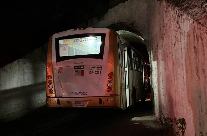  Fuerte accidente en el Puente de Vista Hermosa; colisionan un camión de pasajeros y un vehículo de carga.