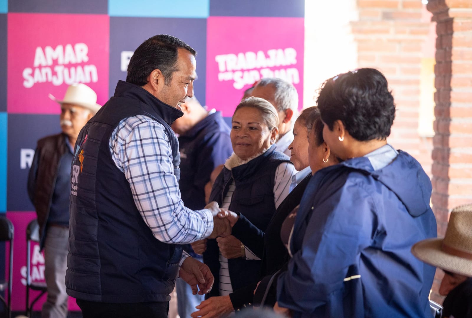 Más de 8 mil mujeres han sido atendidas a través de programas municipales: Roberto Cabrera.